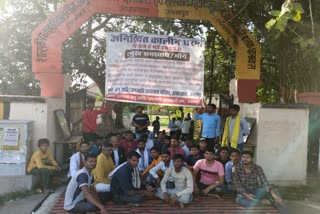 Jabalpur sc st Students on strike for new building