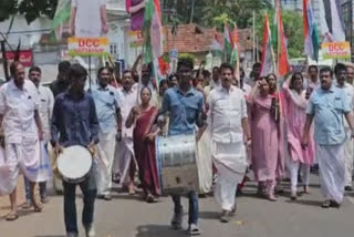 ഡിസിസിയുടെ നേതൃത്വത്തിൽ കോൺഗ്രസ് പ്രവർത്തകർ തിരുനക്കരയിൽ ആഹ്ലാദപ്രകടനം  Congress workers  Karnataka Election result  Congress workers shared happiness  കർണാടകയിലെ കോൺഗ്രസിന്‍റെ വിജയം  കോട്ടയത്ത് പ്രവര്‍ത്തകര്‍ ആഹ്ലാദപ്രകടനം നടത്തി  കർണാടക നിയമസഭ തെരഞ്ഞെടുപ്പ്  ഇന്ത്യൻ നാഷണൽ കോൺഗ്രസ്  നാട്ടകം സുരേഷ്  തിരുനക്കര