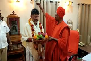 dk-sivakumar-visit-to-siddaganga-mutt