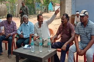http://10.10.50.75//jharkhand/14-May-2023/jh-wes-01-due-to-the-maximum-electricity-bill-and-certificate-case-the-villagers-boil-mla-deepak-biruva-gave-an-ultimatum-images-jh10021_14052023171456_1405f_1684064696_866.jpg
