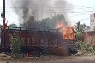Fierce fire broke out in truck in dhanbad