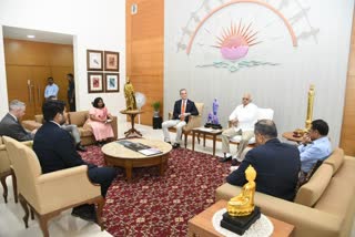 Gandhinagar News : USAના રાજદૂતે CM ભૂપેન્દ્ર પટેલ સાથે કરી બેઠક, લાંબાગાળાના સંબંધો માટે ચર્ચા