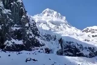 avalanche-in-satopanth-neelkanth-mountain-uttarakhand