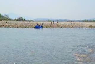 Police Rescues Tourists stranded in island