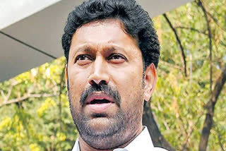 MP Avinash Reddy's followers create chaos at AP's Kurnool, attack mediamen