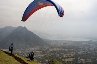 Paragliding in Srinagar