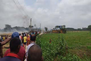 East Midnapore Cracker Factory blast  East Midnapore Cracker Factory blast several dies  Cracker Factory blast several dies  Cracker Factory blast  West Bengal  East Midnapore  police taken the control of rescue operation  പടക്കനിര്‍മാണശാലയിലെ സ്‌ഫോടനം  പടക്കനിര്‍മാണശാല  ജീവനറ്റ് നിരവധി പേര്‍  രക്ഷാപ്രവര്‍ത്തനം ആരംഭിച്ച് പൊലീസ്  രക്ഷാപ്രവര്‍ത്തനം  പശ്ചിമ ബംഗാള്‍  മേദിനിപൂർ ജില്ല