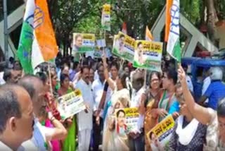 Massive protest by supporters in Tumkur