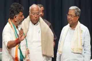 Karnataka CM tussle: ସୋନିଆଙ୍କ ସହ ଆଲୋଚନା ପରେ କାଲି ବେଙ୍ଗାଲୁରୁରେ ଘୋଷଣା କରିବେ ଖଡଗେ