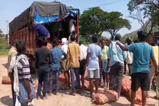 A Nagpur Resident Selling Onions at Rs 1 per Kg in Karimnagar District