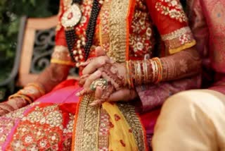 Bride refuses to marry older groom  Bride refuses to marry dark skinned groom  Bride refuses to marry  Bihar Bhagalpur  വരന് നിറം കുറവാണ്  പ്രായം കൂടുതലും  വിവാഹത്തിന് വിസമ്മതിച്ച്  കതിര്‍മണ്ഡപം വിട്ടിറങ്ങി നവവധു  ബിഹാര്‍  വധു  റാസൽപൂർ  Bihar