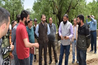 dc-pulwama-attends-kisan-sampark-abhiyan