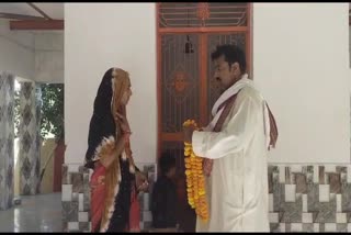 woman married old man