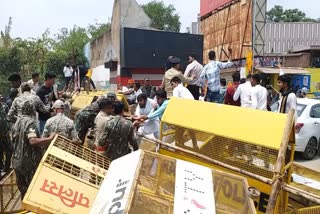 Clash between ABVP workers and police