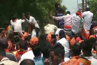 BJYM Protest in employment office of Janjgir