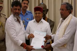 siddaramaiah and dk shivakumar met governor to form govt