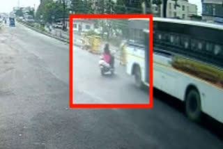 Young woman dies after bus hits scooty at Uttarakhand's Dehradun