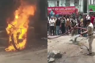 bike caught fire in Pasricha market