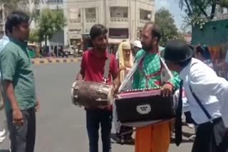 Unique protest in Udaipur