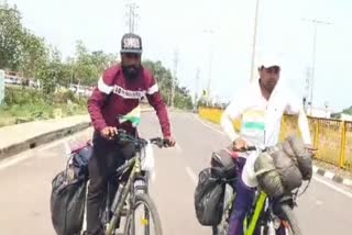 Chhattisgarh Two youths india visit in cycle