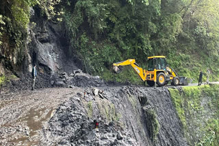 Army rescues 500 tourists stranded due to landslide in North Sikkim