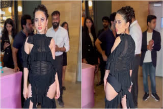 Netizens troll Urfi Javed for bizarre outfit