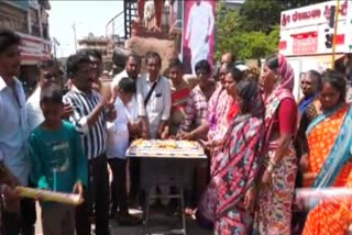 Fans Celebrations in Hubli as Siddaramaiah become CM