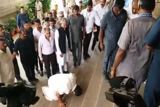 DCM Shivakumar bowed his head to the steps of Vidhana Soudha
