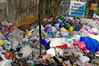 കൊച്ചിയിൽ പൊതു സ്ഥലങ്ങളിൽ മാലിന്യം  മാലിന്യം തള്ളുന്നവർക്കെതിരെ പൊലീസ് നടപടി  പൊതു സ്ഥലങ്ങളിൽ മാലിന്യം തള്ളുന്നവർക്കെതിരെ നടപടി  പൊതു സ്ഥലത്ത് മാലിന്യം തള്ളി  കൊച്ചിയിൽ മാലിന്യം തള്ളുന്നവർക്കെതിരെ പൊലീസ് നടപടി  Kochi Police action against