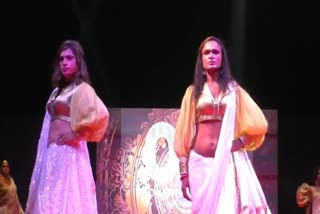 kinners-walk-the-ramp-in-surat-fashion-show-organized-to-bring-out-the-kinners-first-transgender-fashion-show