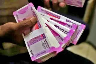 Bus operator pays tax of Rs 4 lakhs with Rs 2,000 notes in Gujarat's Surat