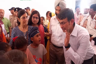 Narmadapuram collector interacted with school children