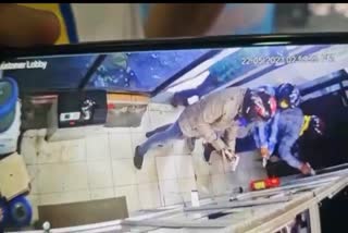 Kutch Crime : ભર બપોરે હેલ્મેટ પહેરીને આંગડિયા પેઢીમાં 1 કરોડની લૂંટ મચાવી ગેંગ ગાયબ