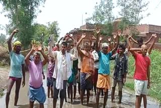 रोहतास में ग्रामीणों ने किया प्रदर्शन