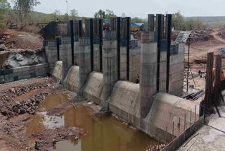 Construction of 5 gates Halali Dam