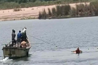 Boat Overturned In Godavari River