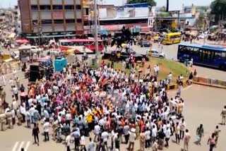 Massive protest by Congress workers in Chennamma circle