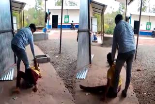 hr manager attacks employee  not giving wage  manager beat up employee  payyanur attack against employee  megha construction  viral video of attacking employee  latest news in kannur  കൂലി ലഭിക്കാത്തില്‍ പരാതി  എച്ച് ആര്‍ മാനേജര്‍  തൊഴിലാളിക്ക് ക്രൂര മര്‍ദനം  തൊഴിലാളിയെ ക്രൂരമായി മര്‍ദിച്ച്  മേഘ കൺസ്ട്രക്ഷൻ  ലേബർ ക്യാമ്പ്  കണ്ണൂര്‍ ഏറ്റവും പുതിയ വാര്‍ത്ത  ഇന്നത്തെ പ്രധാന വാര്‍ത്ത