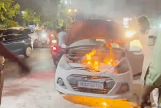 Indore Fire moving car