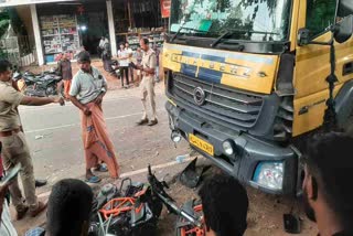 Bike ACCIDANT  ബൈക്ക് ടോറസ് ലോറിയിൽ ഇടിച്ചു  ലോറിയിൽ ബൈക്കിടിച്ചു  ബൈക്കപകടം  വാഹനാപകടം  youths died in bike accident  bike collided with a lorry  torus accident kottayam  bike accident kottayam