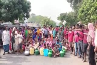 People demonstrated for water in Dhanbad