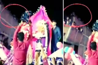 house-visor-collapsed-while-watching-jaimala-in-gaya-video-viral