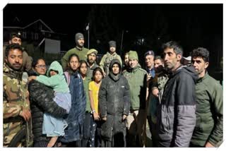 telangana-tourist-family-rescued-who-lost-way-in-gulmarg