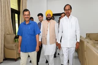 ARVIND KEJRIWAL BHAGWANT MANN AND CM KCR HELD PRESS CONFERENCE IN HYDERABAD