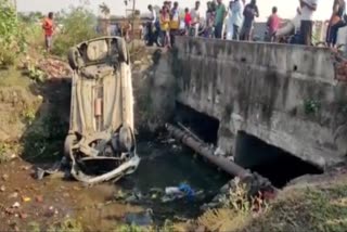 car overturned in dhanbad