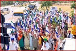 batch of farmers and women leaves from Amritsar