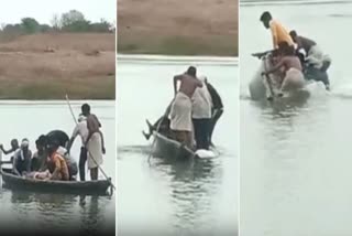 A boat overturned in the Ken river of Hamirpur