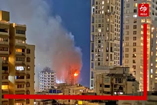 Mumbai Hospital Fire: હોસ્પિટલ પાસે 14 માળની બિલ્ડીંગમાં ભીષણ આગ, ફાયર ફાયટરોની તત્પરતાથી મોટી દુર્ઘટના ટળી