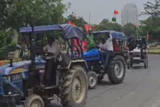किसानों ने निकाली ऐतिहासिक ट्रैक्टर रैली