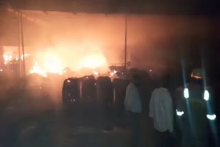 गाजियाबाद में गत्ते बनाने वाली फैक्ट्री में लगी आग